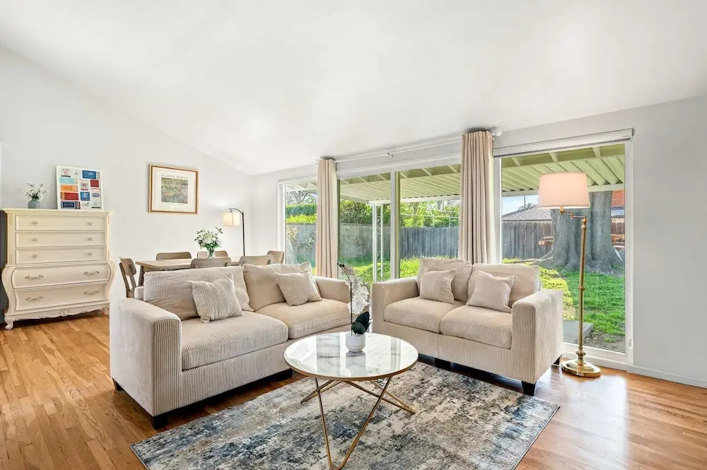 Cozy Family Retreat With Fireplace Spacious Yard