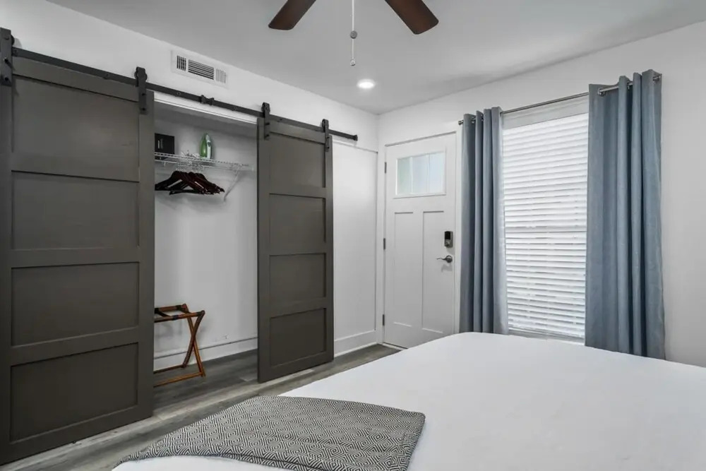 City Views Comfy King Bed Location