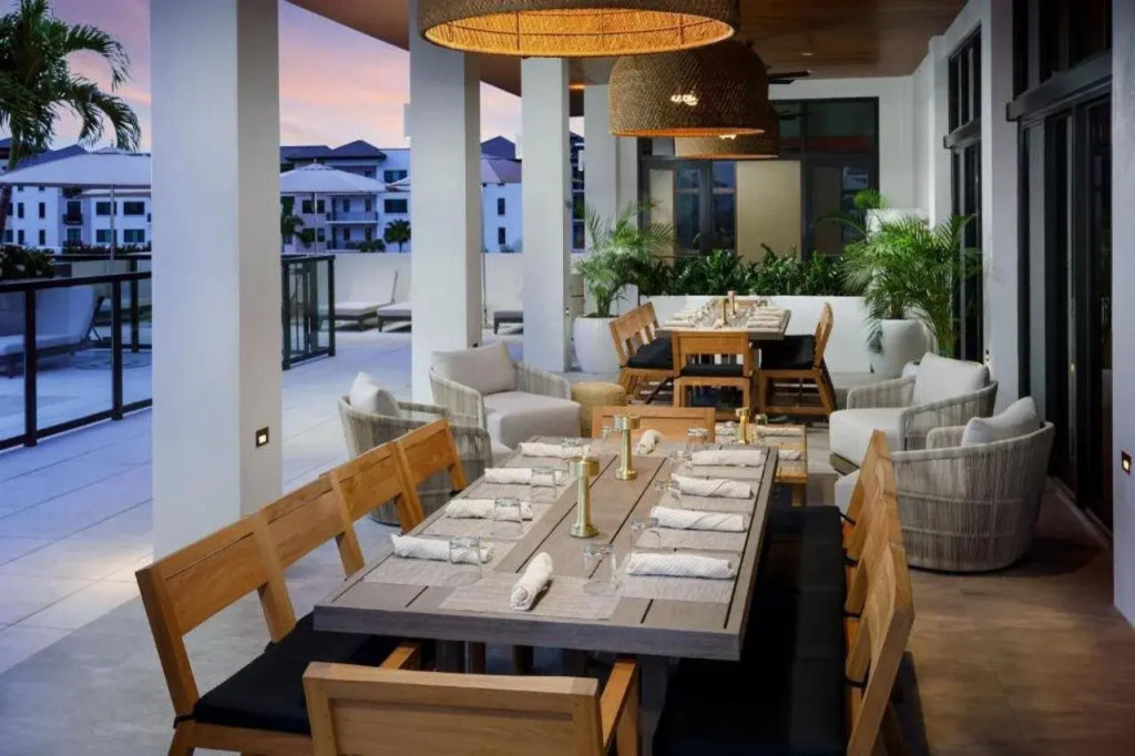 AC Hotel by Marriott Naples 5th Avenue