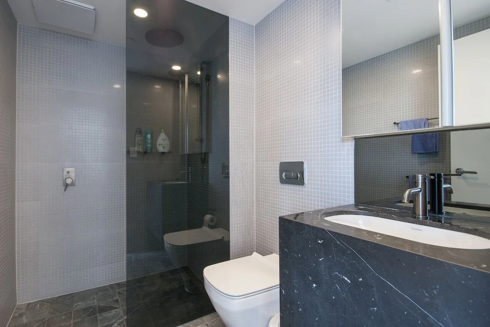 Modern 2 Bedroom Potts Point Apartment