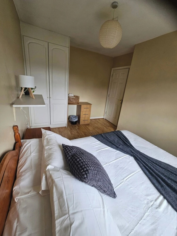 Stunning 6 Bed House With Private Garden in Galway
