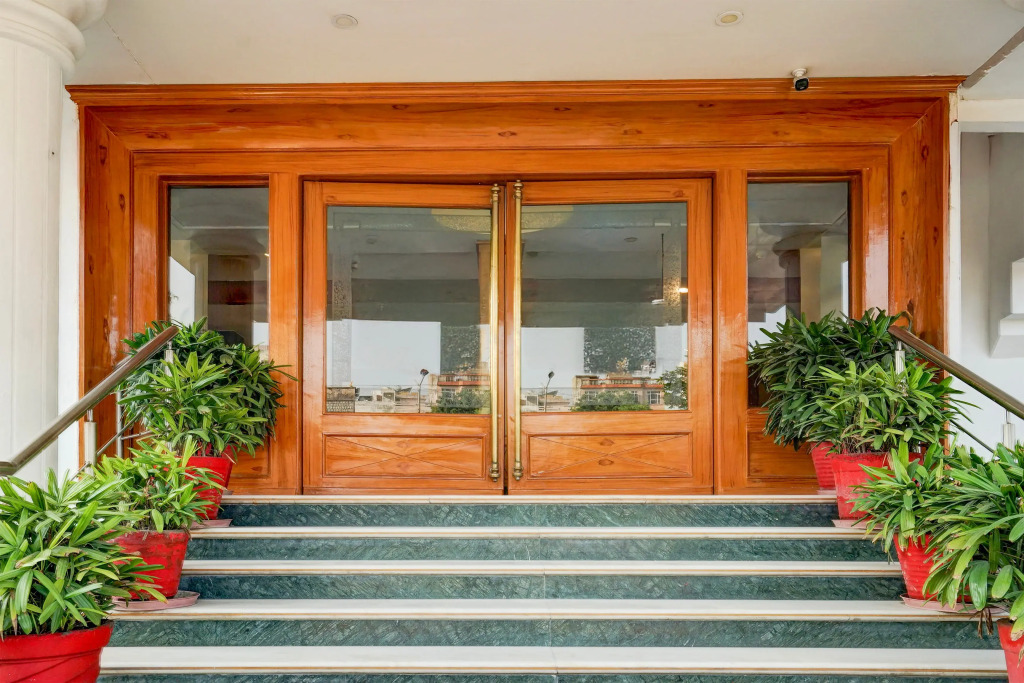 Super Townhouse Subhash Nagar Formerly Royal Palazzo