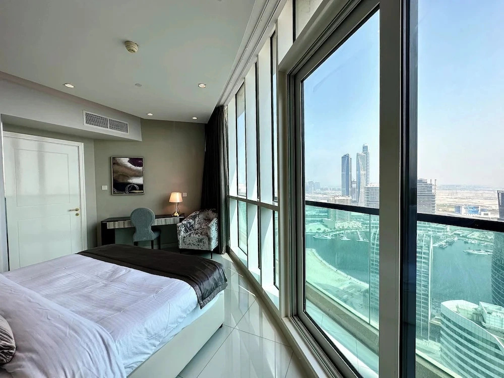 Lux BnB Upper Crest Tower I Skyline Views