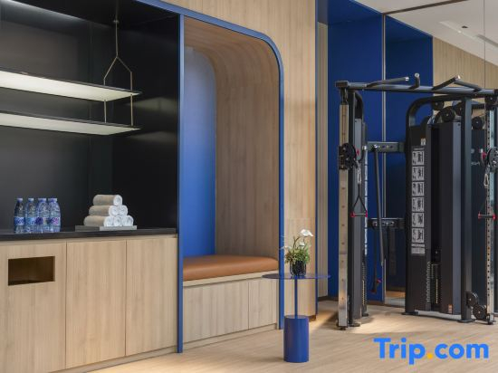 Holiday Inn Express Shenzhen Baolong Metro Station by IHG
