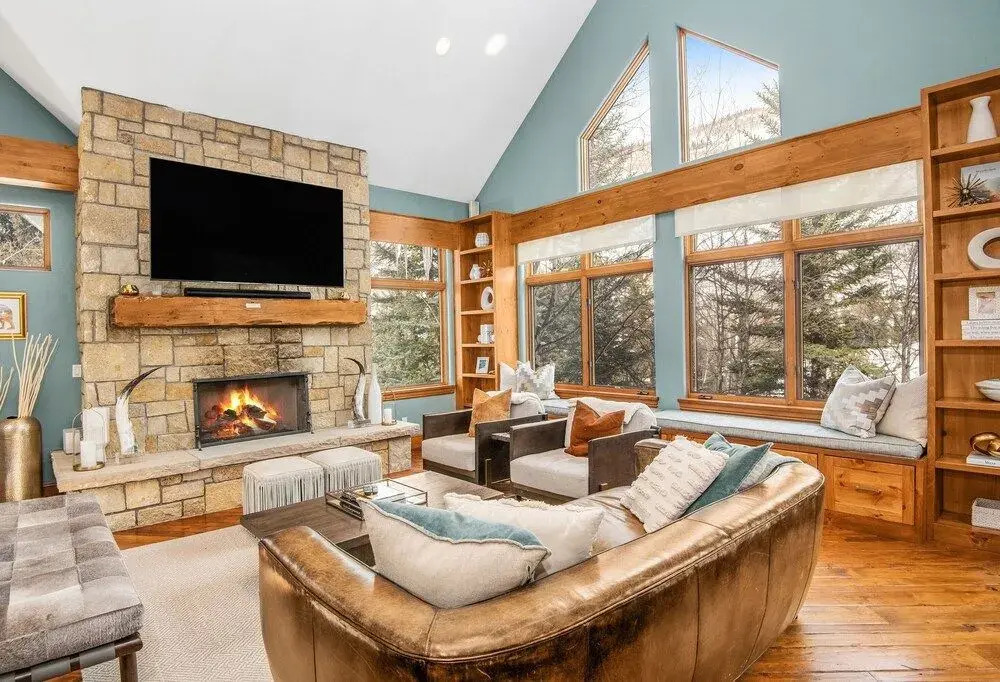 Lupine Residence 5 Bedroom Home by RedAwning