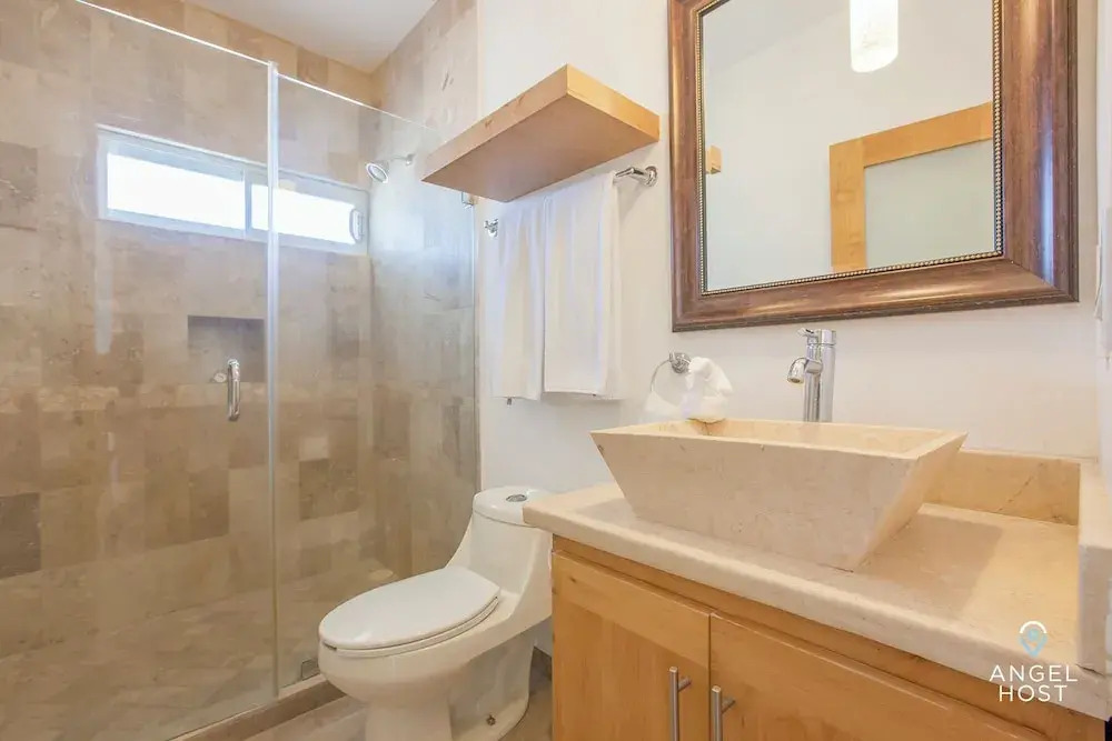 Condos with Spectacular Views & Pool Onsite