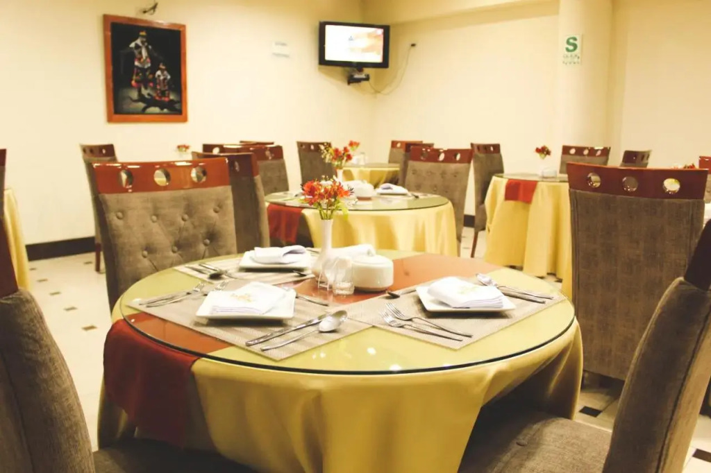 Hotel B & V