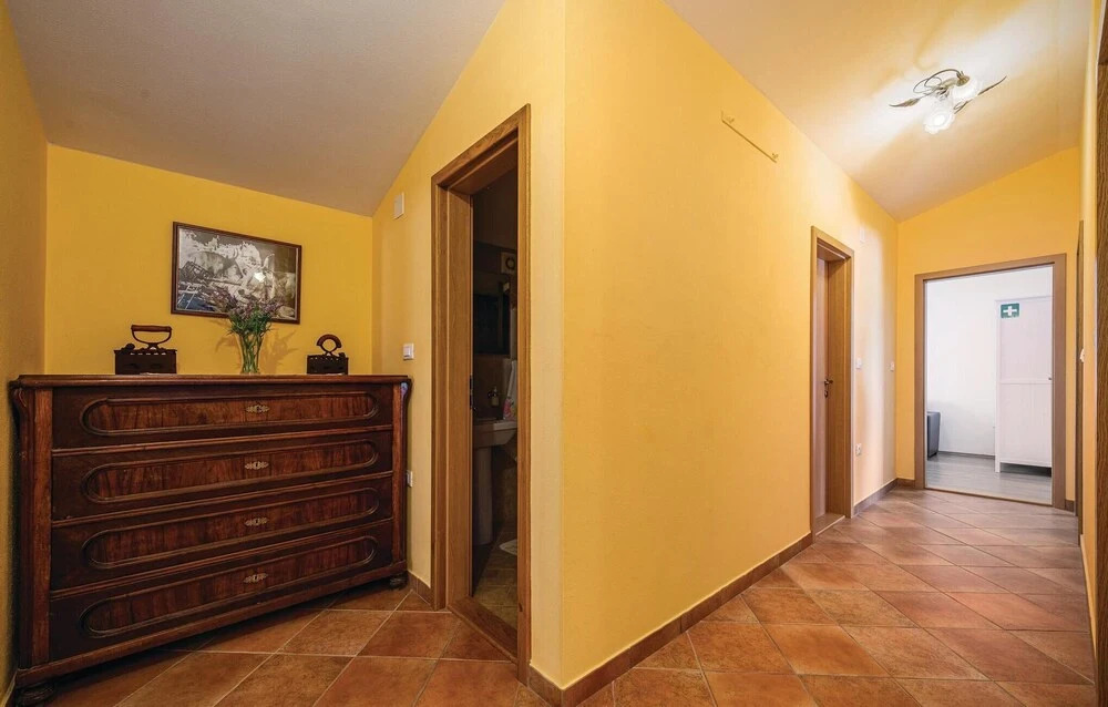 Nice Home In Nova Vas