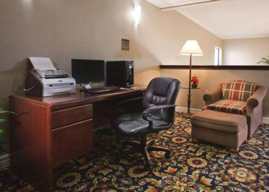 Quality Inn & Suites Near University
