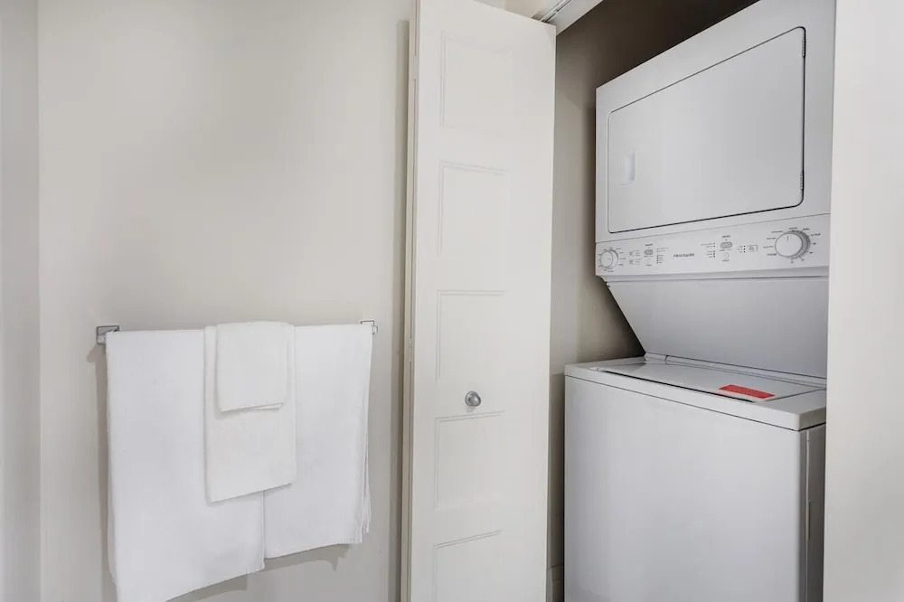 LEquinox Modern Apartments by Corporate Stays