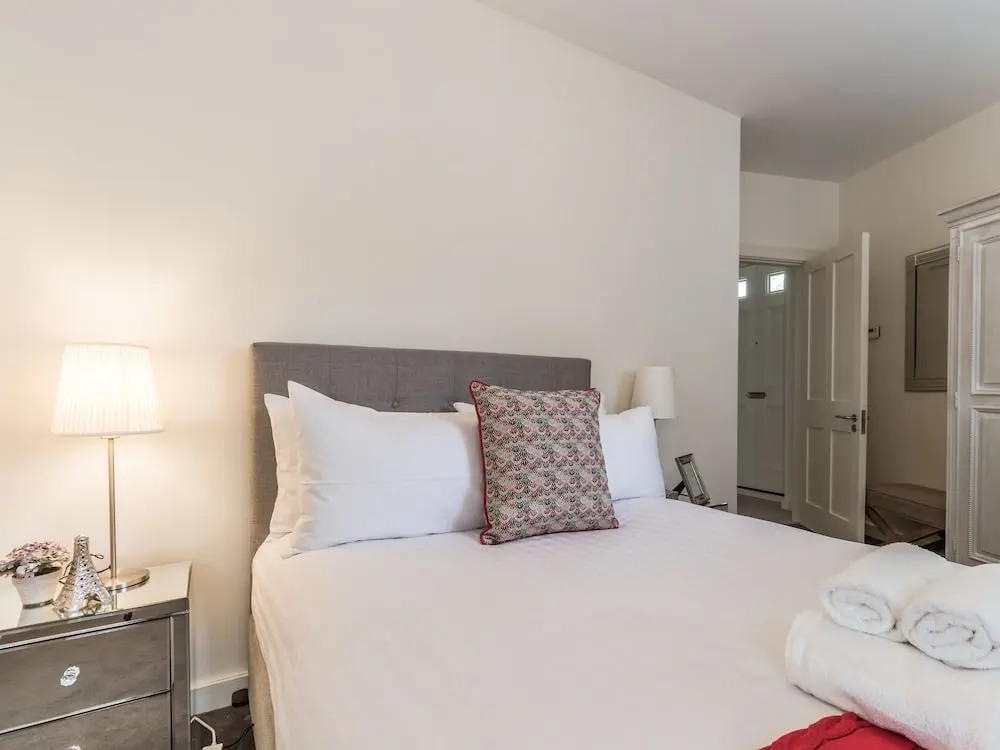 The Eamon DeVelara Suite - hiphipstay