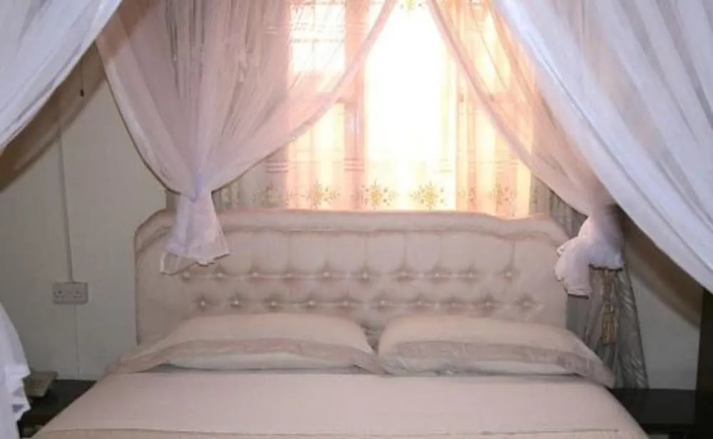Acacia Hotel