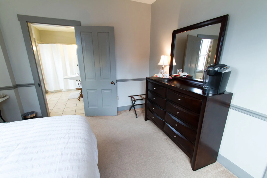 Captain Wohlt Inn Bed & Breakfast