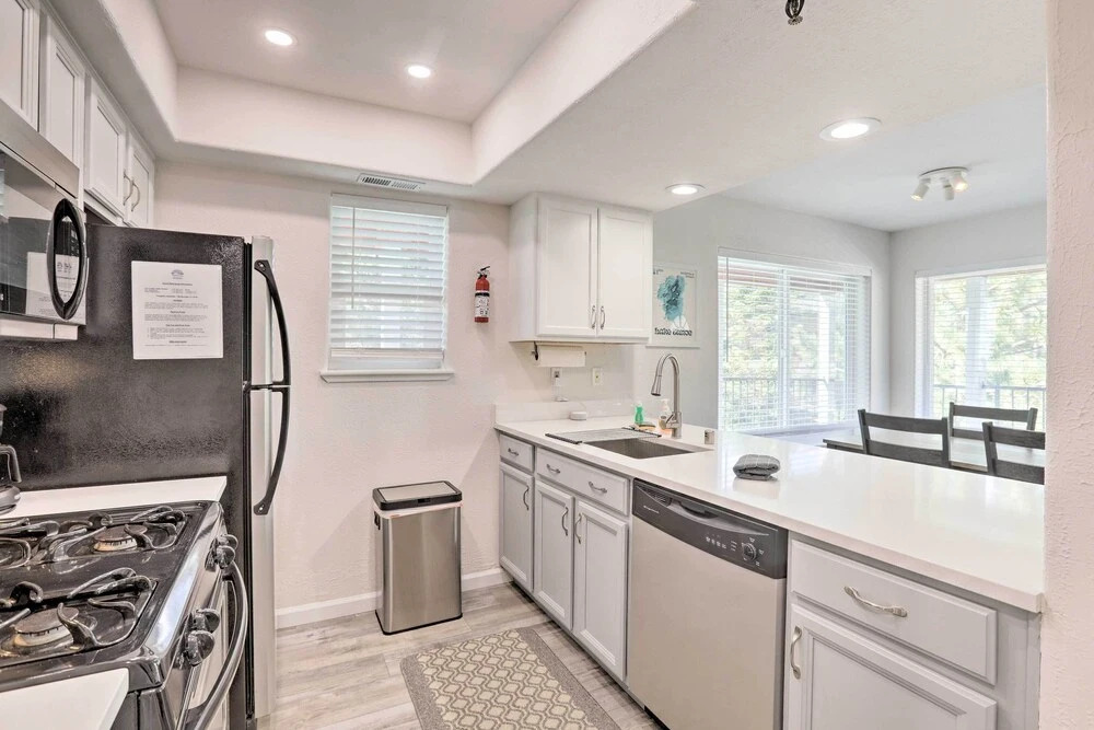< 1 Mi to Slopes! 'heavenly Daze Chalet' in Tahoe