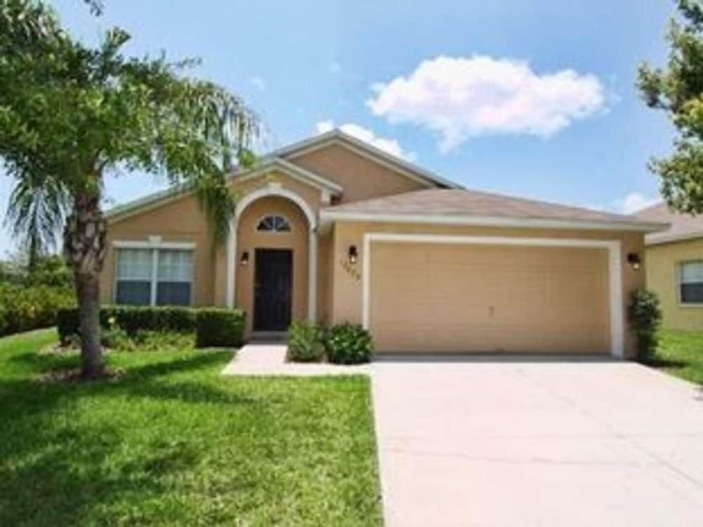 Woodcrest Way