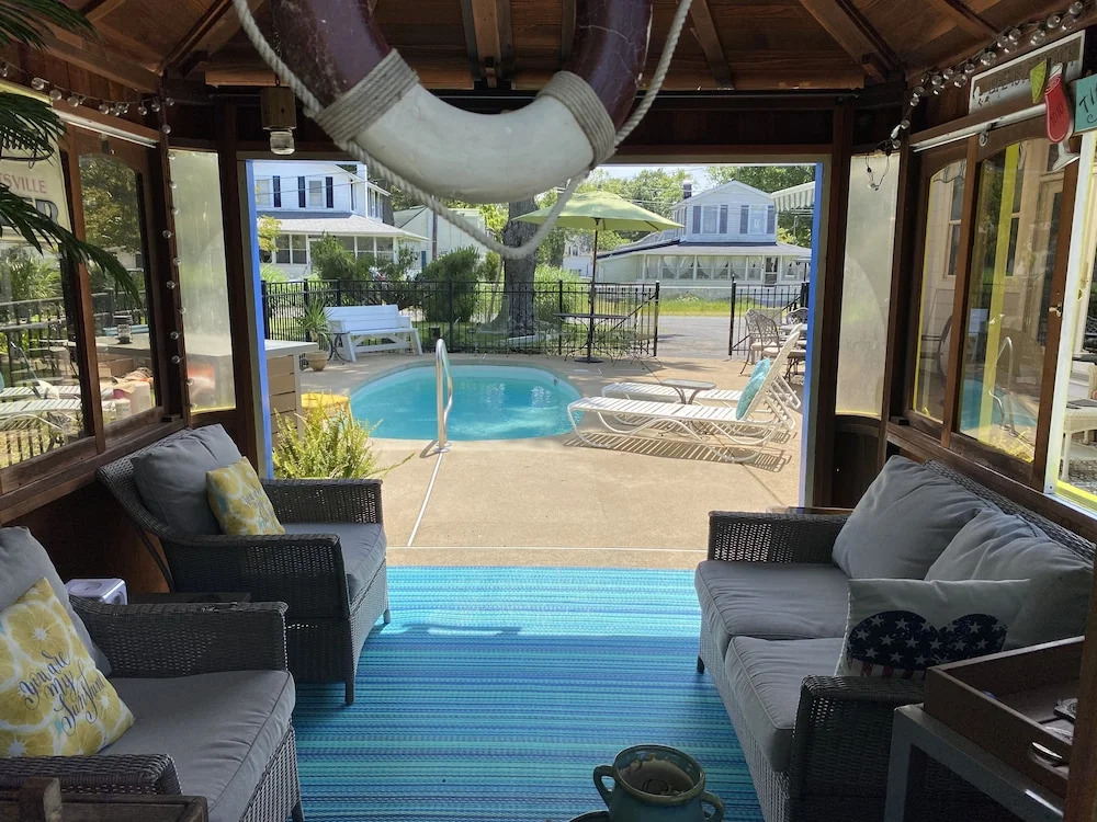 Colonial Beach Plaza Bed & Breakfast