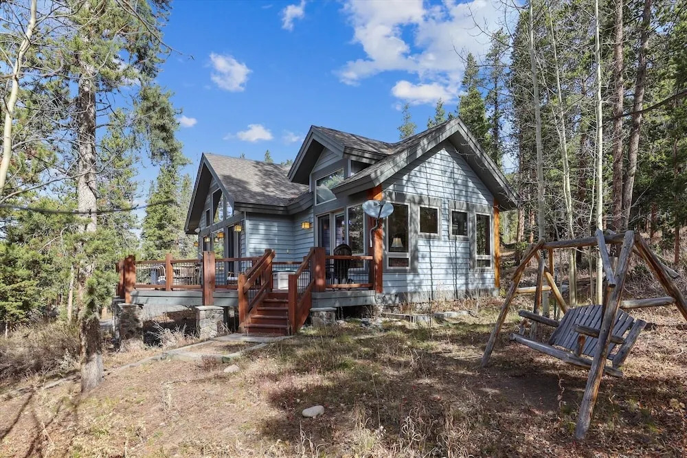 Highlands Getaway 4 Bedroom Home by RedAwning
