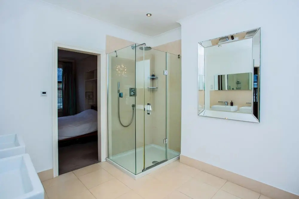5 Bedroom Home in West London