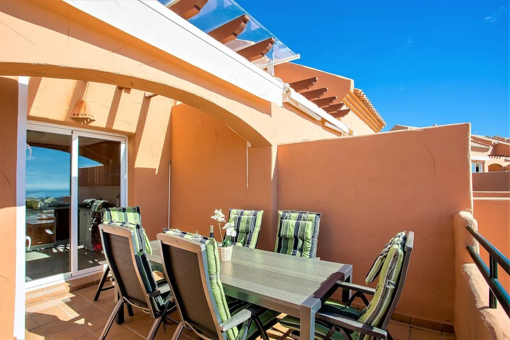 Spectacular views 2 Bed Duplex Penthouse JD31