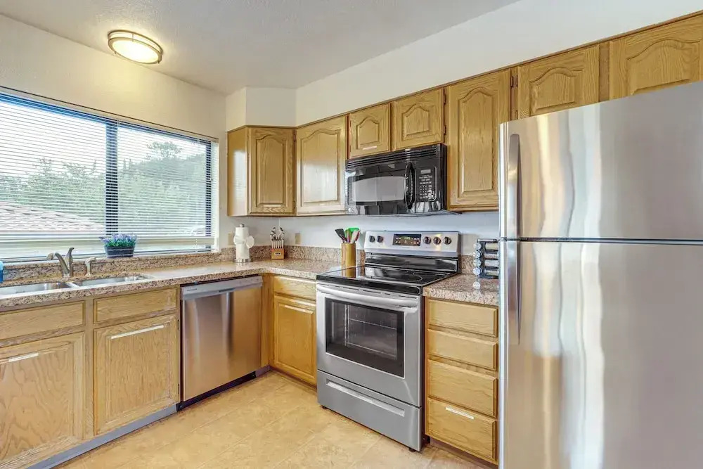 2 Mi to Uptown Sedona: Home w/ Hot Tub & Fire Pit!