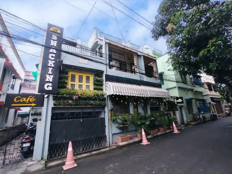 Spacious 3BHK House opp South City Mall