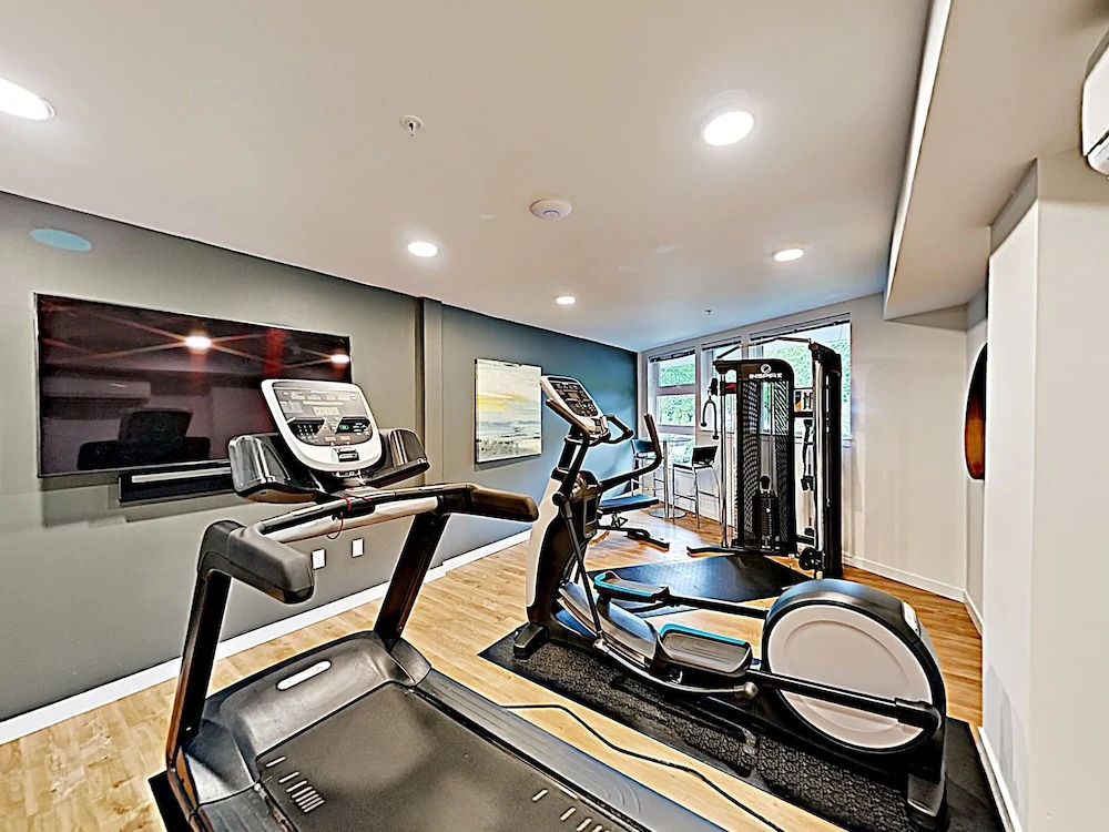 New Listing! Chic Capitol Hill W/ Courtyards 1 Bedroom Condo