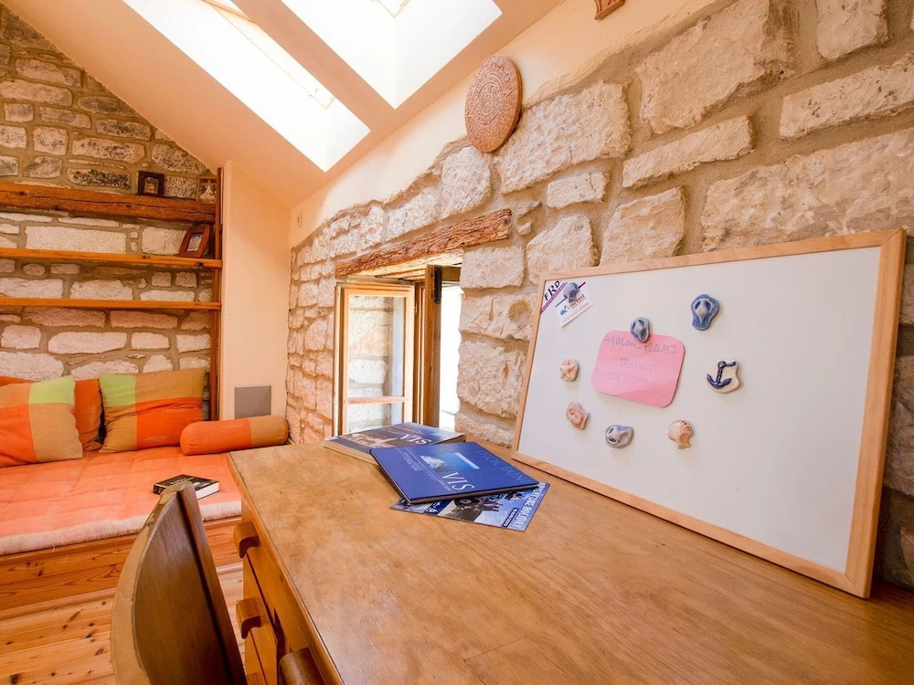 Tranquil Apartment in Marine Zemlje Near Stiniva Beach