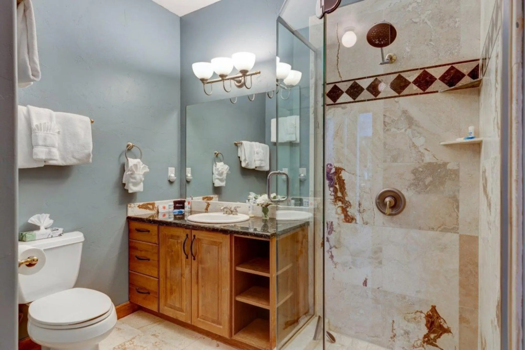 400 Whispering Pines