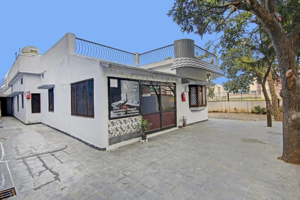 SPOT ON 70204 Hotel Greenview Homestay