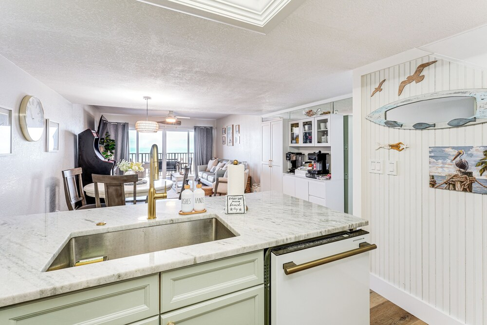 Beachfront! Indian Rocks Beach Condo w/ Balcony