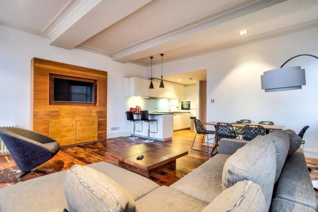Sumptuous 2BR Apt Next To Edinburgh Castle!