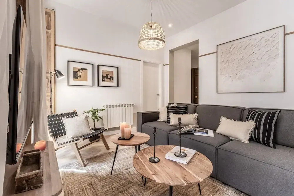 Garos - 2 Bedrooms in Malasa a