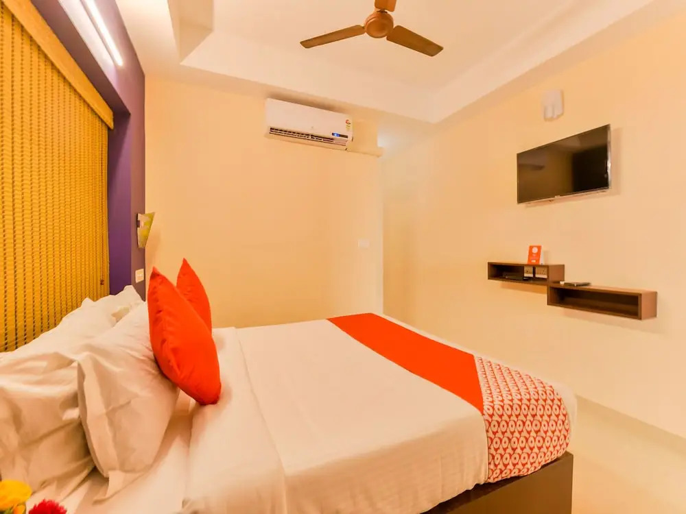 OYO 12179 Hotel Raiban