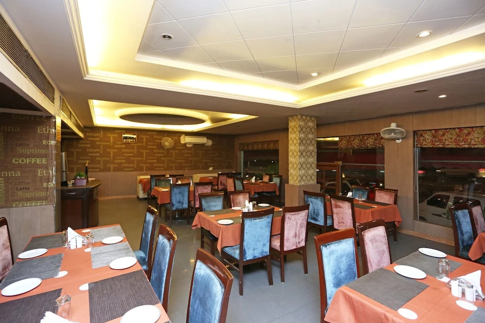 OYO 443 Hotel Lohias