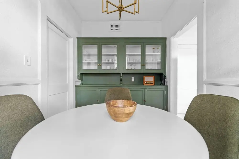 Stylish 3BR Retreat w Porch and garden