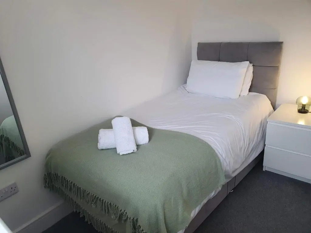 Elm Apartment by Cliftonvalley Apartments