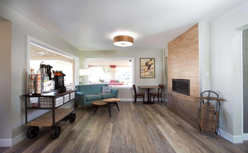 Econo Lodge  Inn & Suites Durango