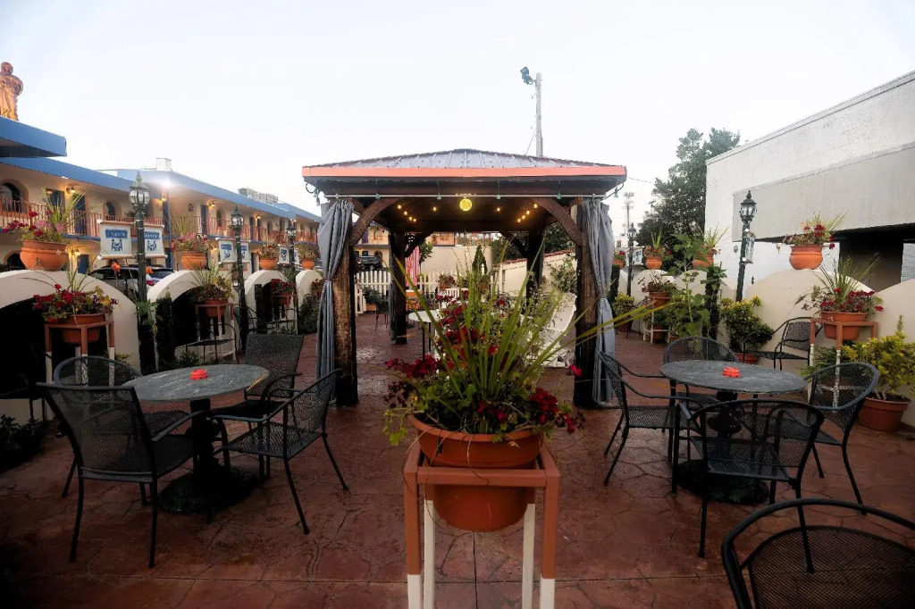 Atrium Inn