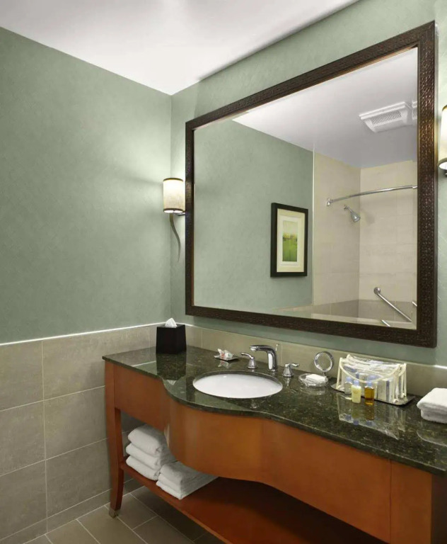 DoubleTree by Hilton Akron Fairlawn