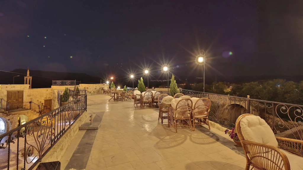Golden Cave Suites
