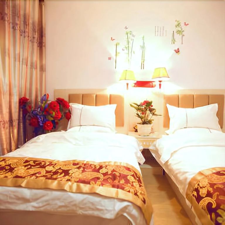 Linglong Yage Holiday Hotel (Lijiang Sanyi International Airport)