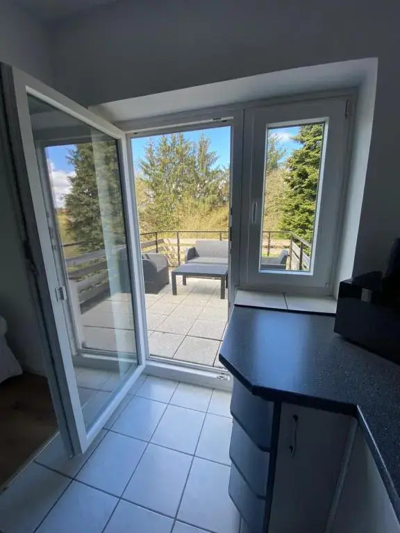 Ferienwohnung mit Balkon und Garten OG