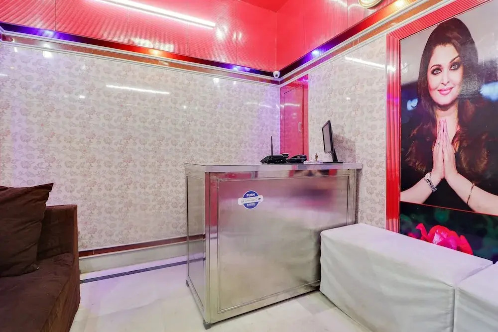Spot On 45094 Hotel Madhu Complex
