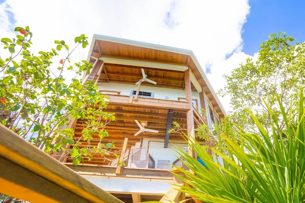 Wow! Views and more, fantastic 2 bedroom in West End - Villa Agua apts