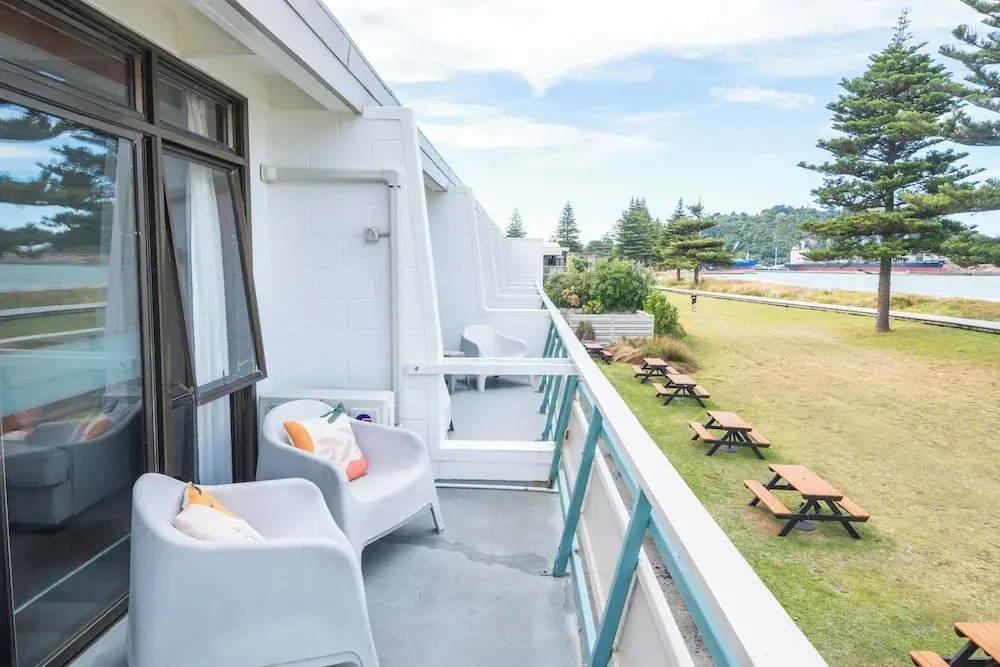 Whispering Sands Beachfront Motel