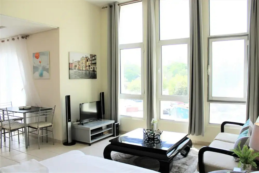 IRN - Spacious Studio in Discover Garden