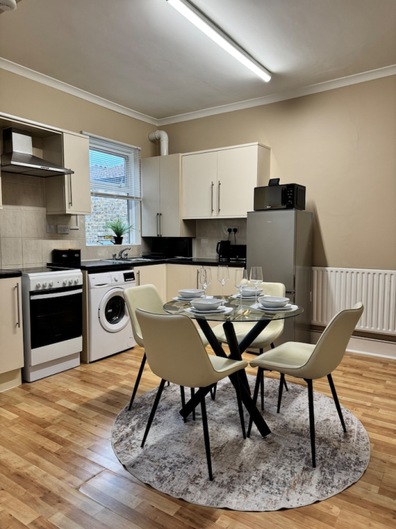 London City Apartment - Modern & Cozy Stay