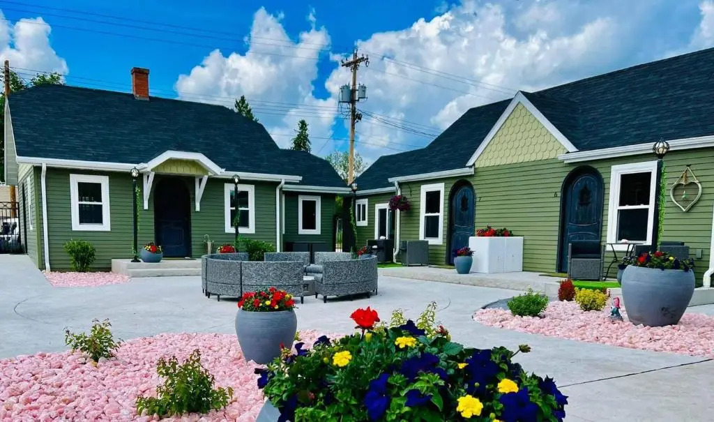 EO Bungalows, Black Hills