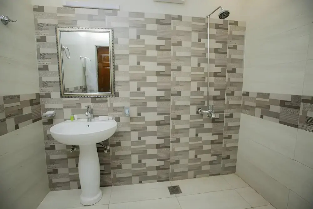 Hotel white season Gulberg