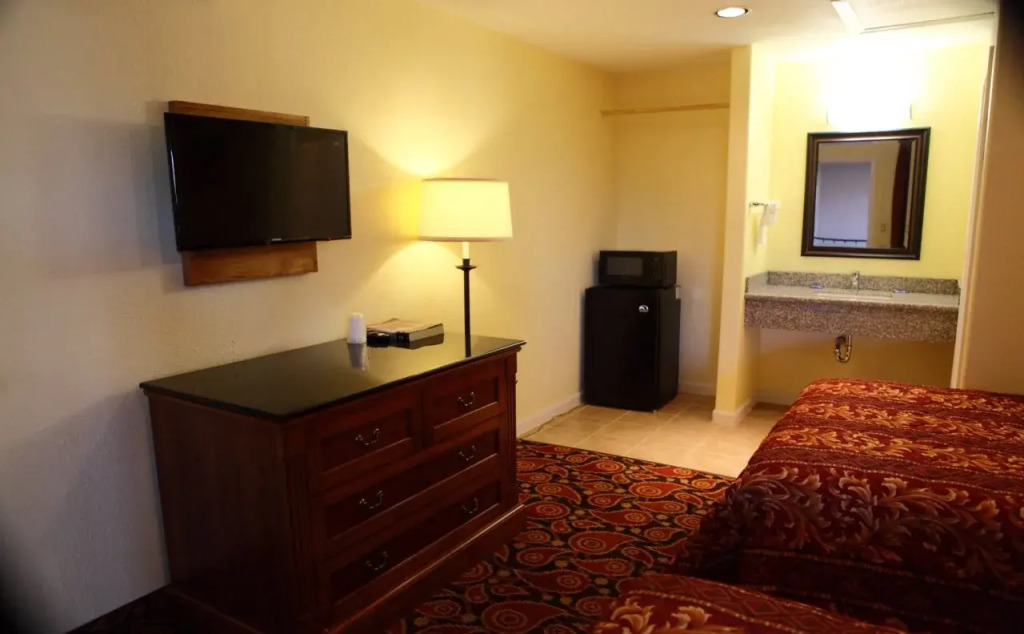 Bay Breeze Inn